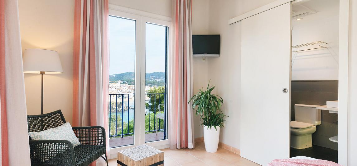 Doble estándar con vista parcial al mar