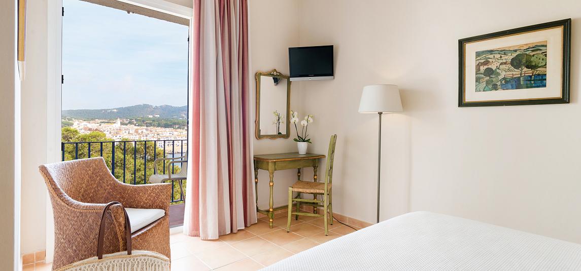 Doble estándar con vista parcial al mar