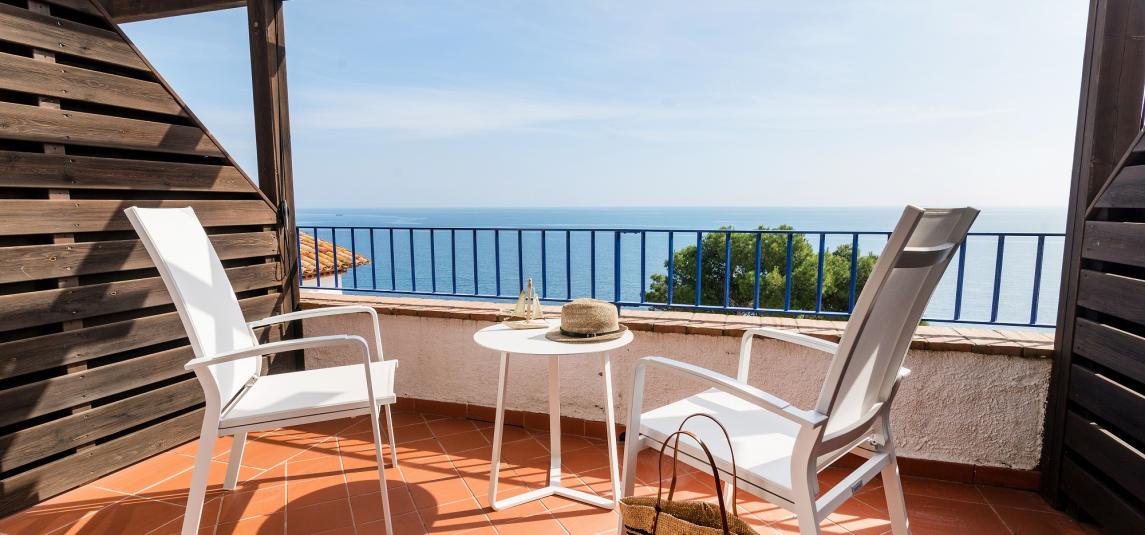 Supérieure vue sur la mer avec terrasse