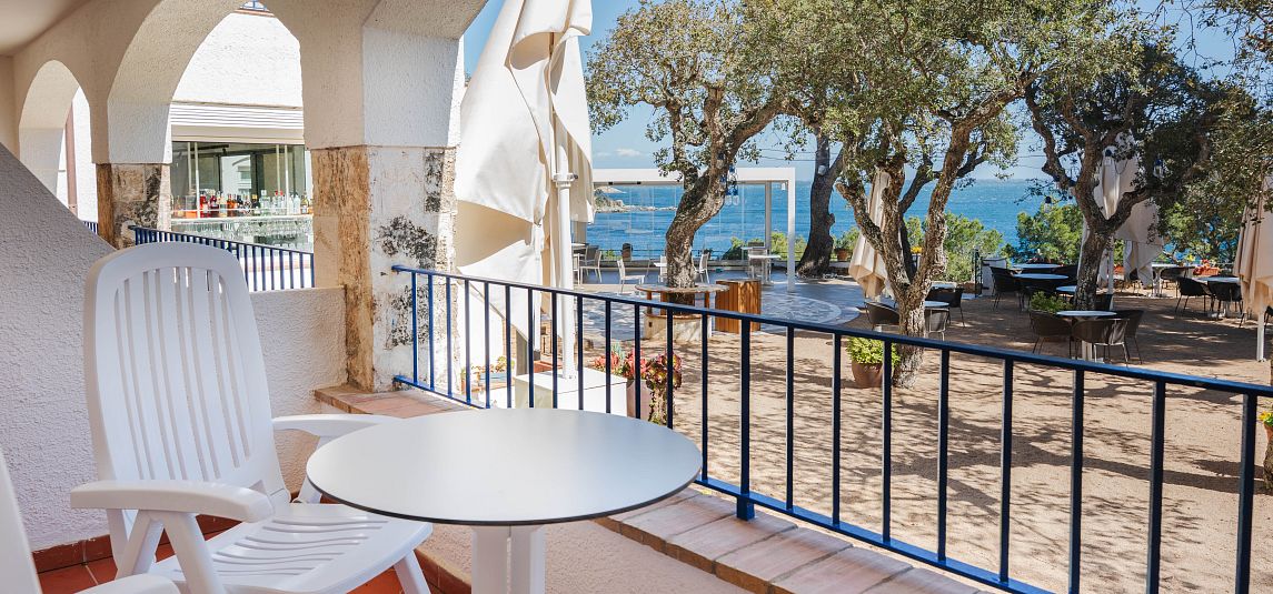 Double standard with partial sea view