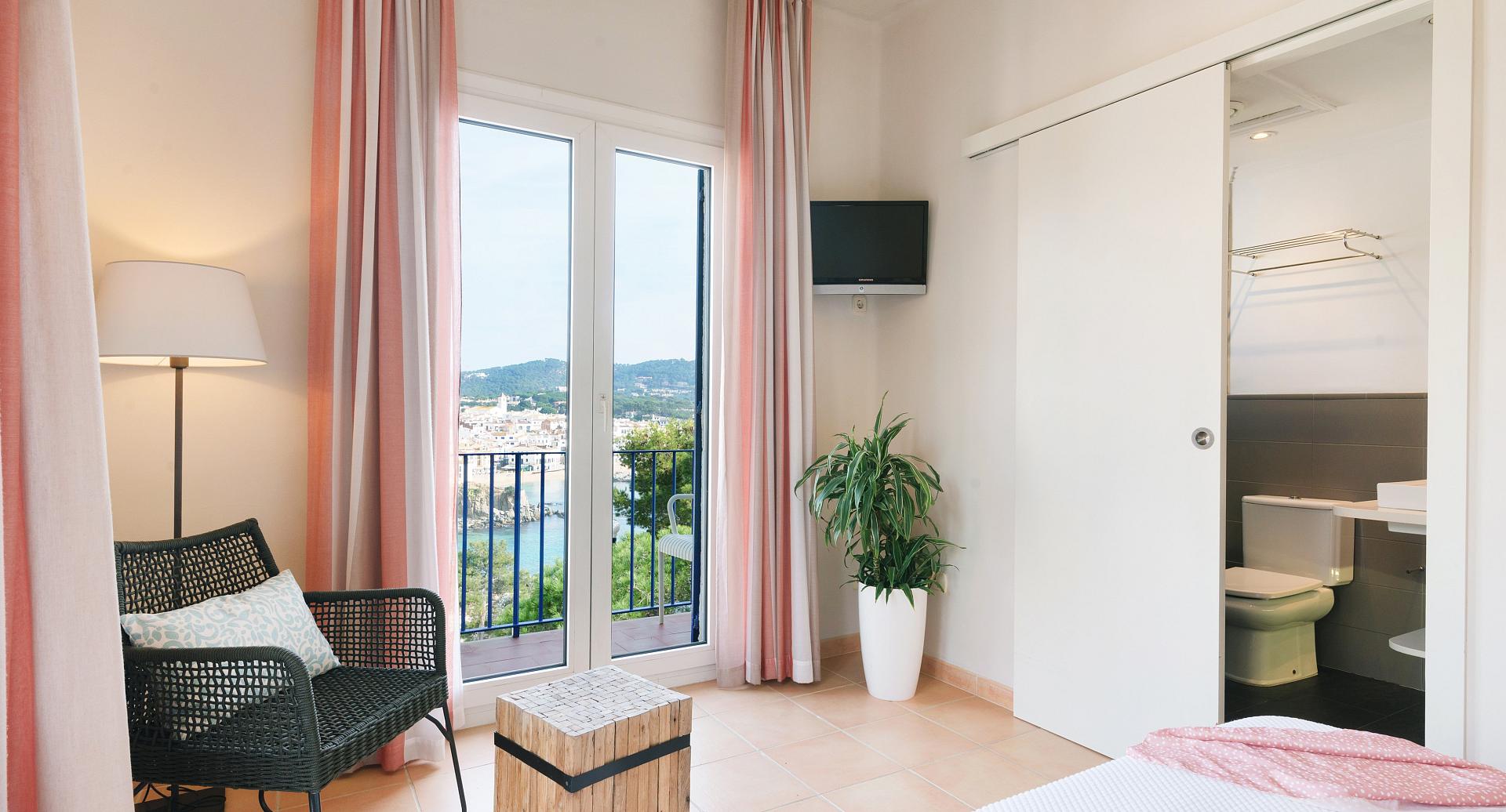 Doble estándar con vista parcial al mar