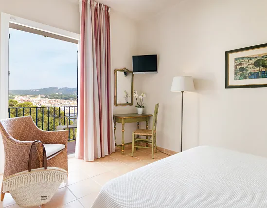 Double standard with partial sea view