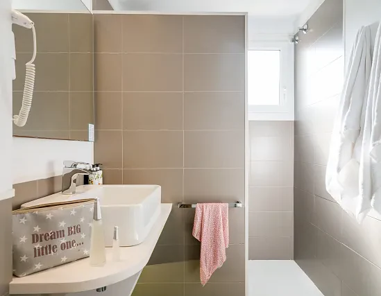 Double standard with partial sea view