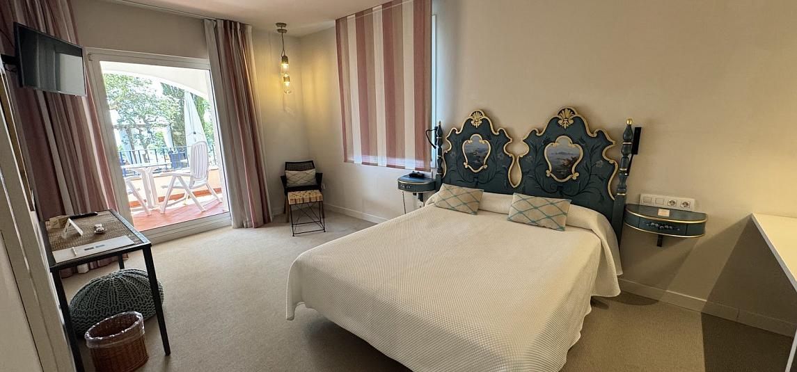 Doble estándar con vista parcial al mar