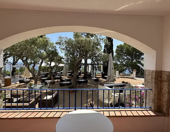 Double standard with partial sea view